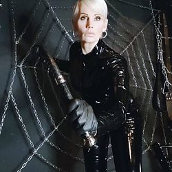 Mistress Helen Bates - Foto Nr. 5